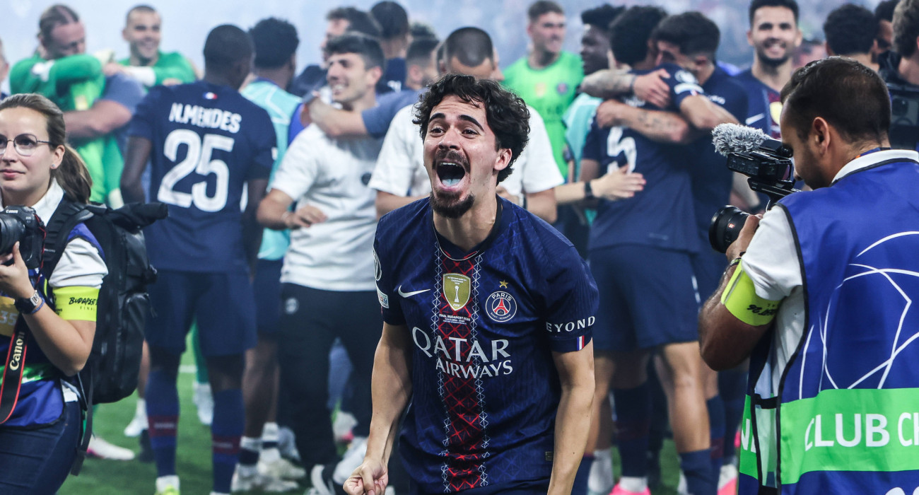 O Bιτίνια πανηγυρίζει την κατάκτηση του Champions League/ Imago