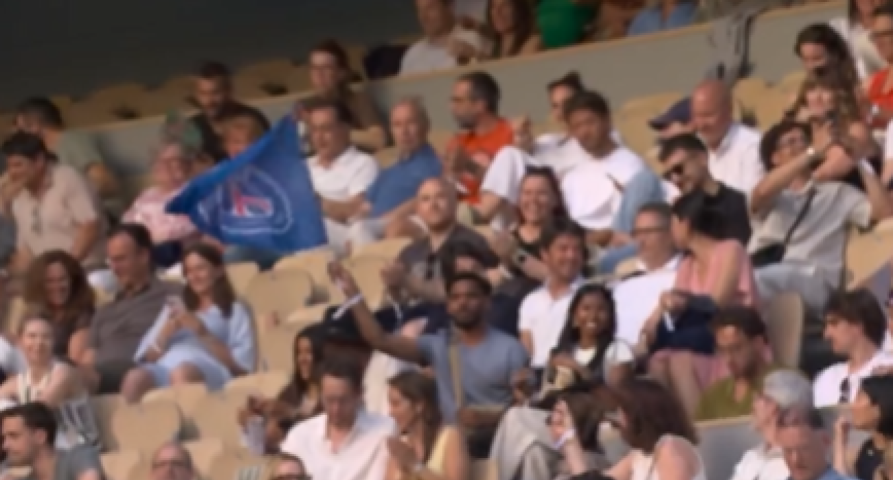 Φίλος της Παρί πανηγυρίζει στο Roland Garros/ screenshot