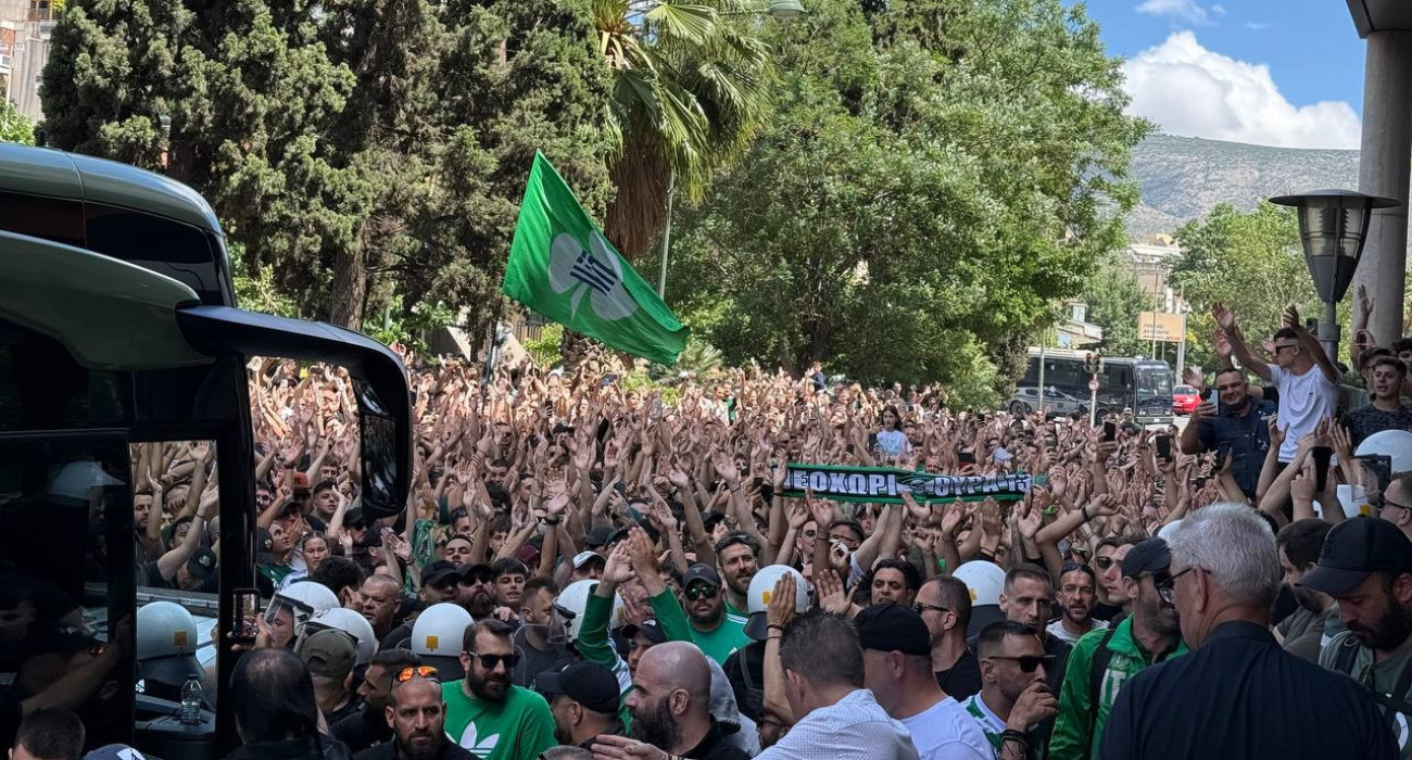 Ο κόσμος του Παναθηναϊκού στο ξενοδοχείο της ομάδας