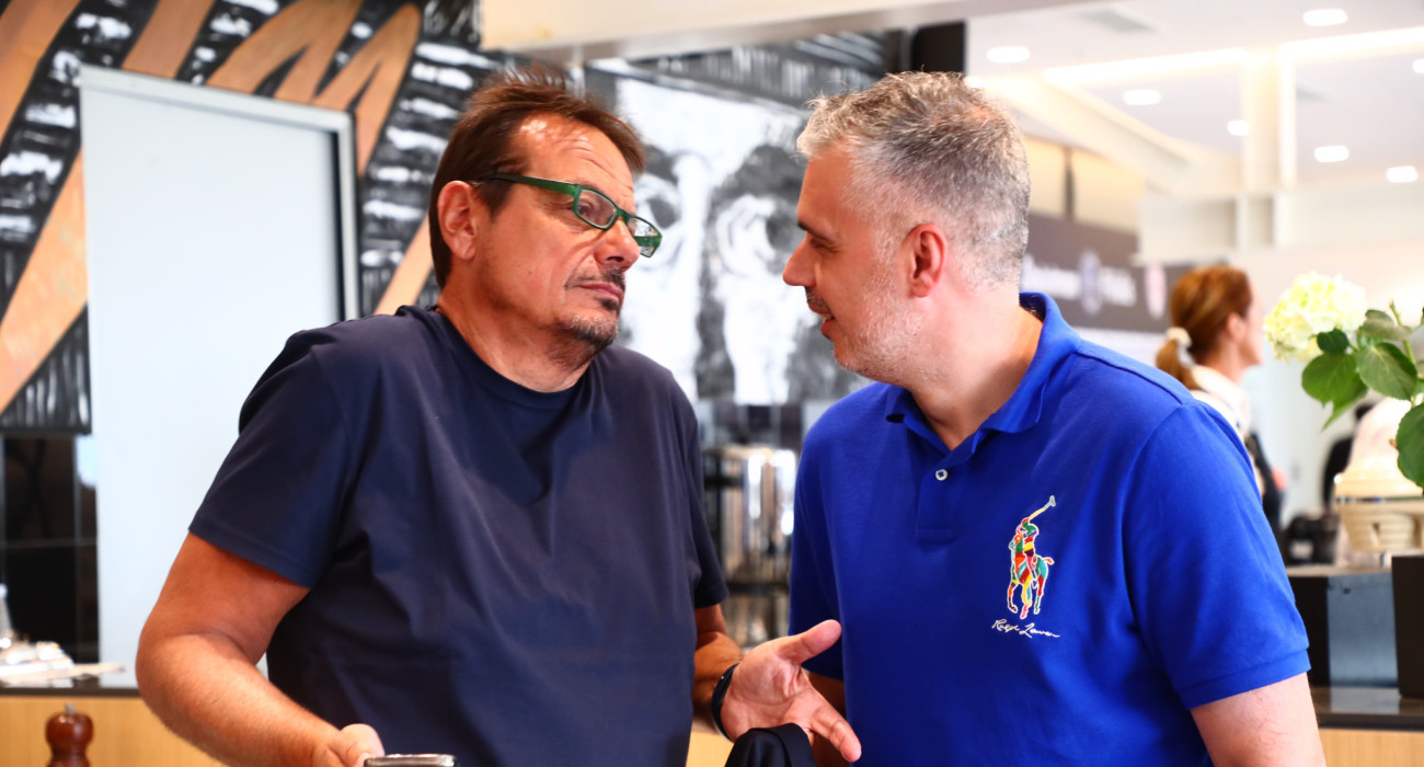 Ο Εργκίν Αταμάν με τον Δημήτρη Κοντό / πηγή: eurokinissi
