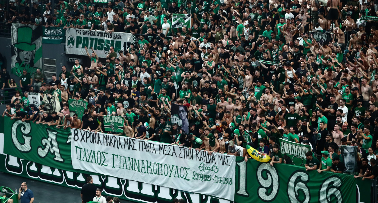 Το πανό της Θύρας 13 στη μνήμη του Παύλου Γιαννακόπουλου / Πηγή: Eurokinissi