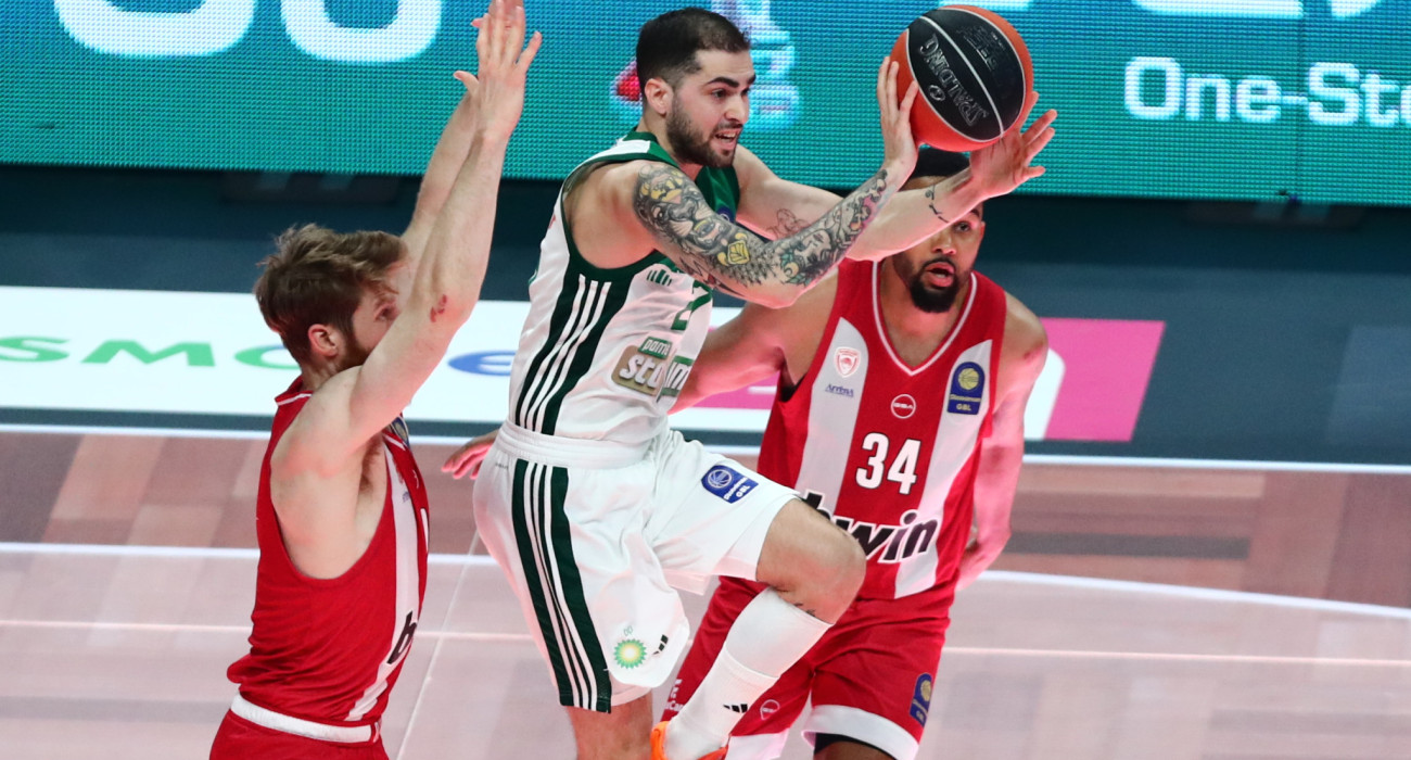 Τα τελευταία λεπτά του συναρπαστικού Game 4 των τελικών σε περιγραφή Βαγγέλη Ιωάννου (video)