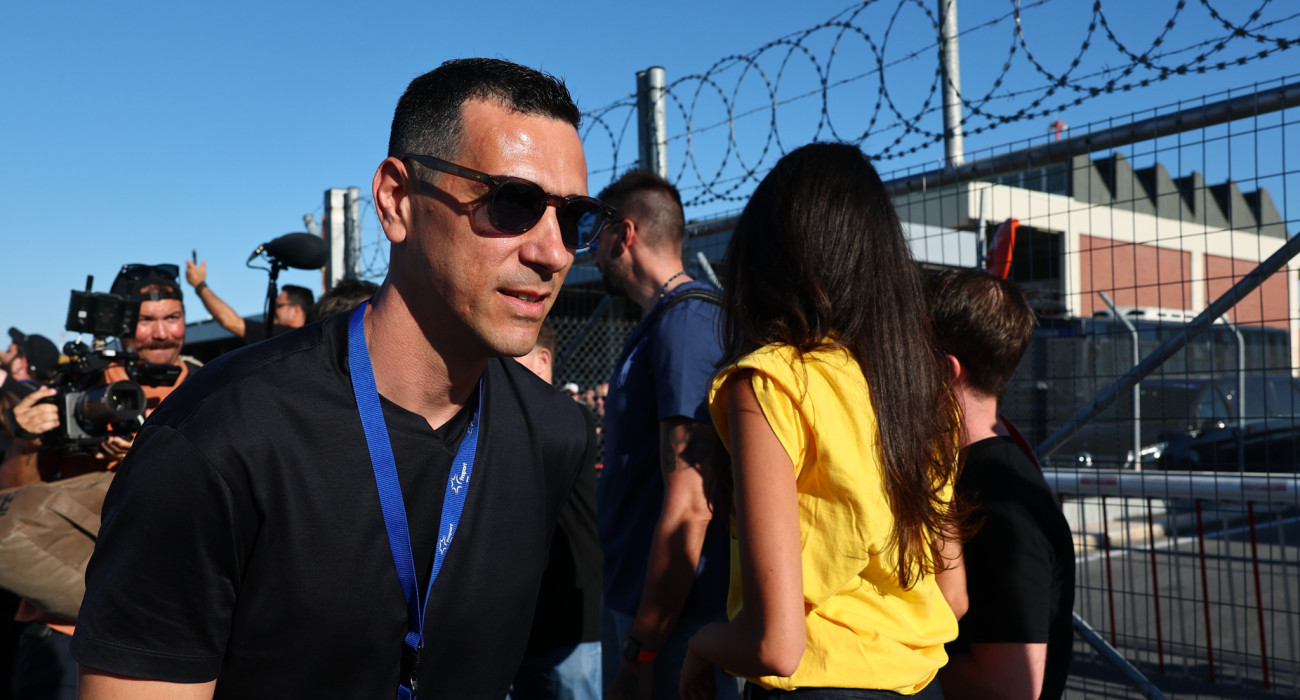 Ο Νίκος Ζήσης στο αεροδρόμιο για την άφιξη Σπανούλη, Πηγή: Eurokinissi