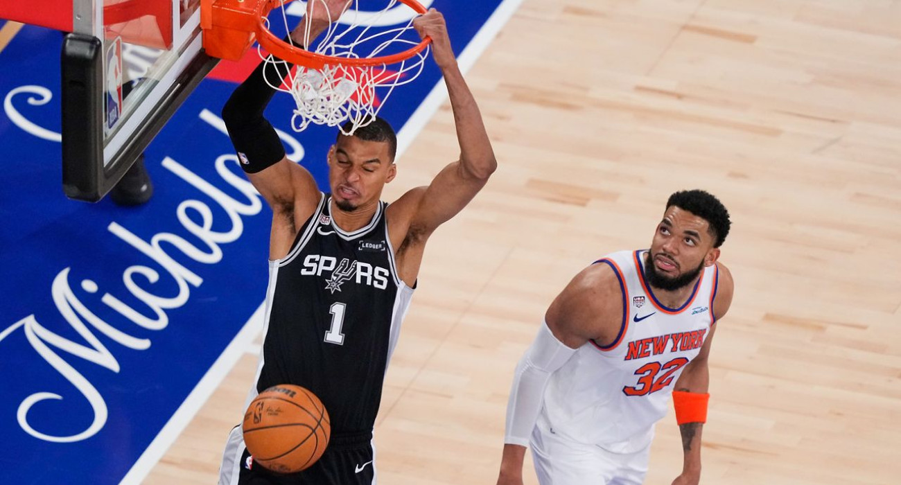 Ημίχρονο... ρεσιτάλ από τους Σπερς στο Madison Square Garden με 76 πόντους!