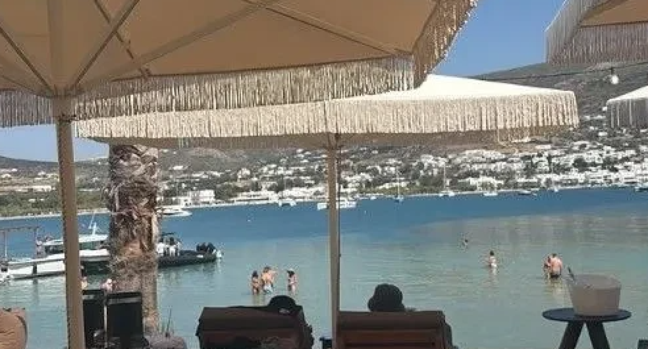 Ο Καρέτσας κάνει διακοπές στην Πάρο
