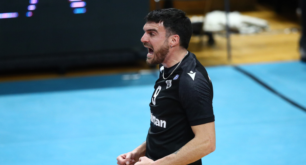Ο Μενέλαος Κοκκινάκης στους ημιτελικούς του ΠΑΟΚ με τον Μίλωνα στη Novibet Volley League / Πηγή: Intime