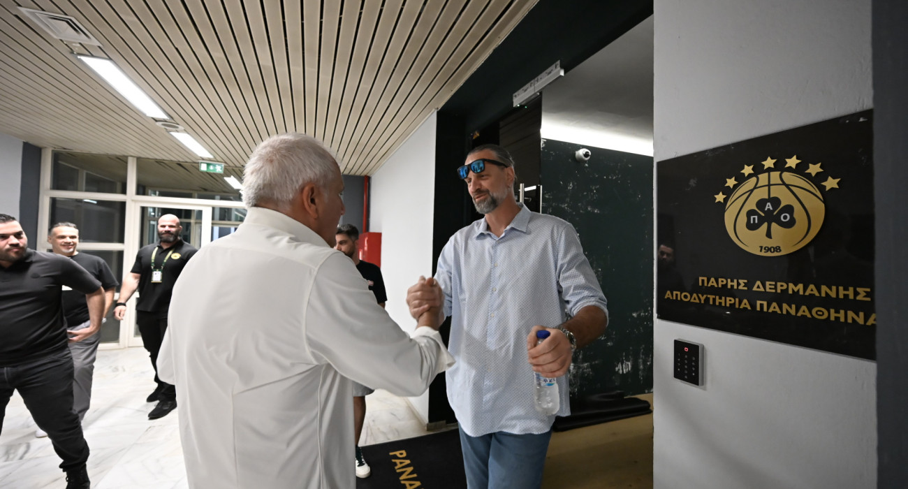 Ο Ζέλικο Ομπράντοβιτς με τον Φραγκίσκο Αλβέρτη στο T-Center - Πηγή: V.Stolis