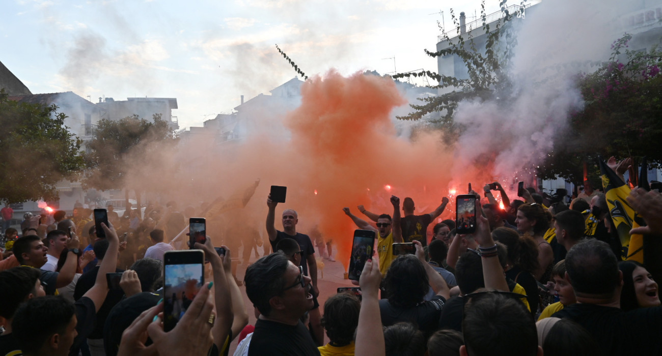 Φίλαθλοι της ΑΕΚ στη Ναύπακτο / Πηγή: Intime