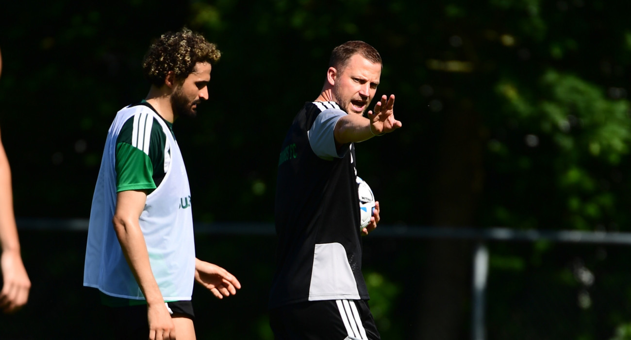 Ο Τζέικομπ Νίστρουπ είναι πάρα πολύ συμμετοχικός στις προπονήσεις του Παναθηναϊκού / Πηγή: Eurokinissi
