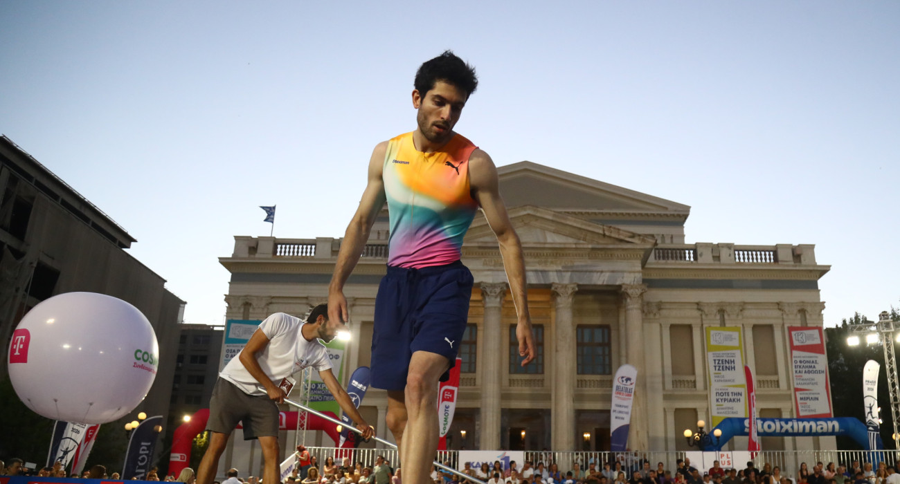 Ο Μίλτος Τεντόγλου στο Piraeus Street Long Jump / Πηγ΄ή: Eurokinissi