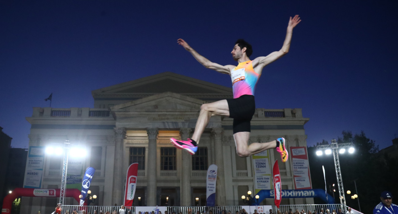 Ο Μίλτος Τεντόγλου σε άλμα του στο Piraeus Street Long Jump / Πηγ΄ή: Eurokinissi