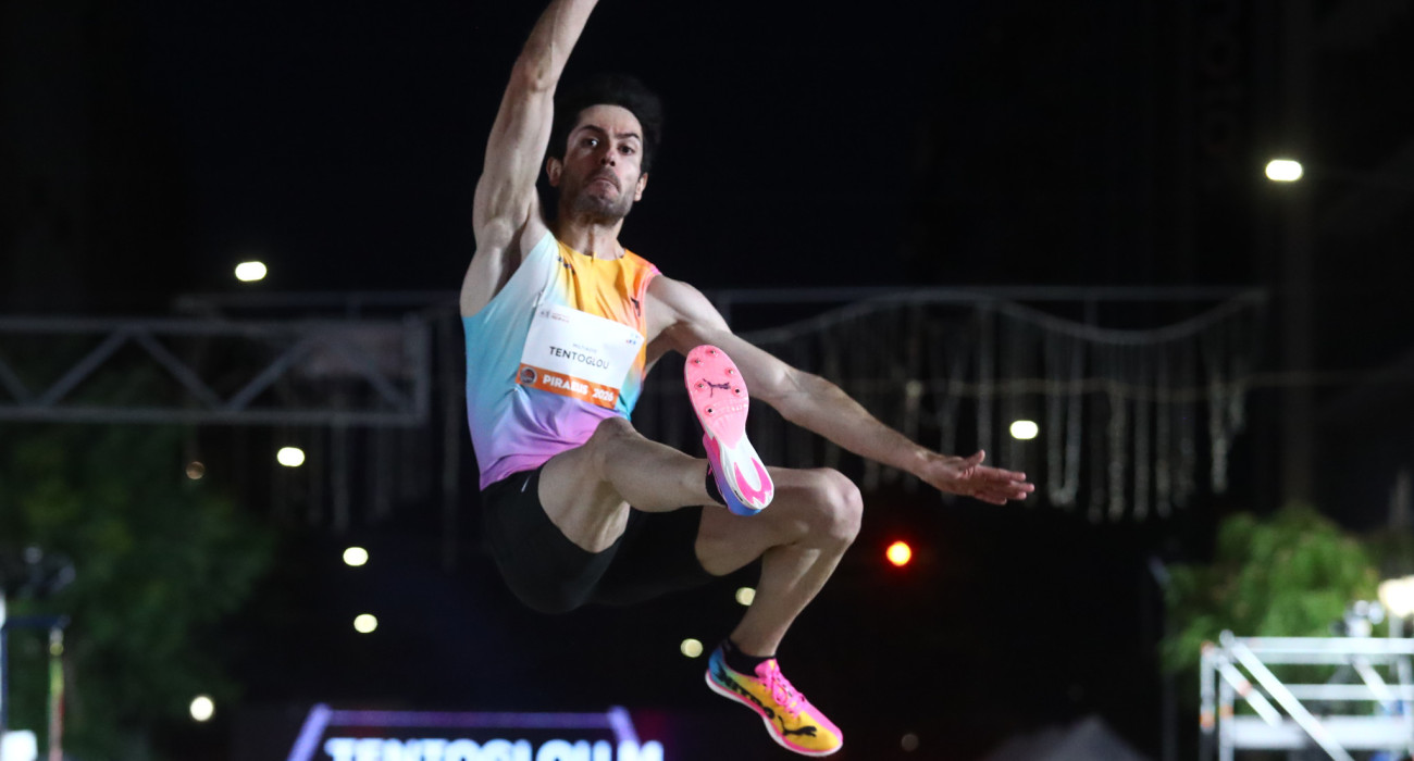 Ο Μίλτος Τεντόγλου σε άλμα του στο Piraeus Street Long Jump / Πηγ΄ή: Eurokinissi