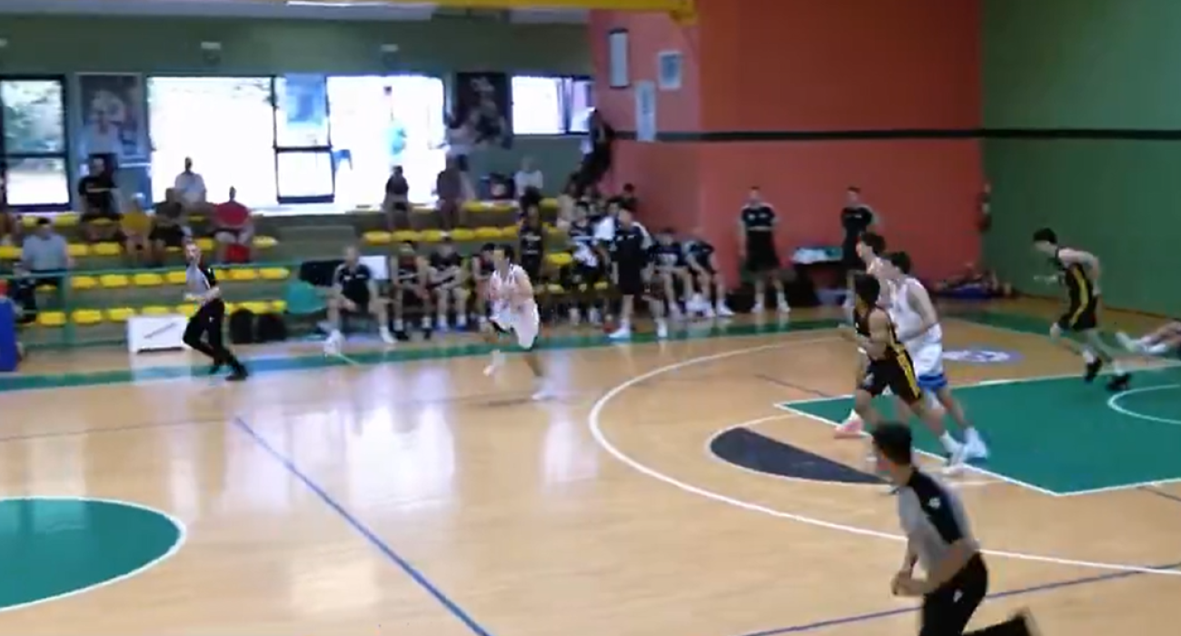 Ασύλληπτο: Ο Κομνιανίδης πέτυχε buzzer-beater πίσω από το κέντρο για την Εθνική Νέων (video)