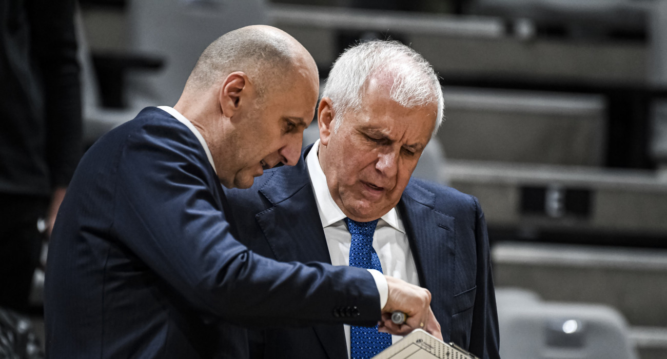 Μάτοβιτς και Ομπράντοβιτς αναλύουν τα plays της ομάδας τους / Getty Images