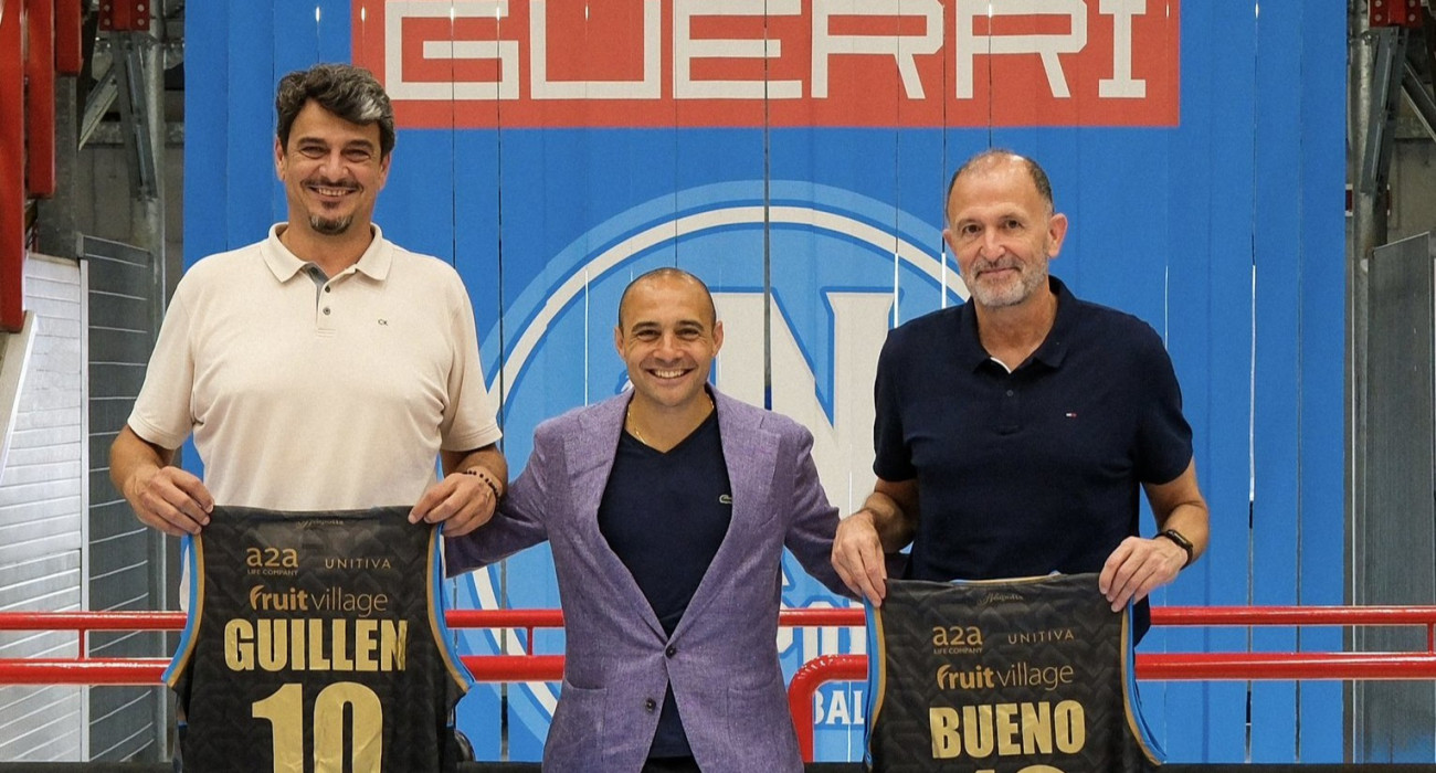 Ο Τσους Μπουένο με τον Ματ Ριτσέτα / Πηγή: X - @basket_napoli