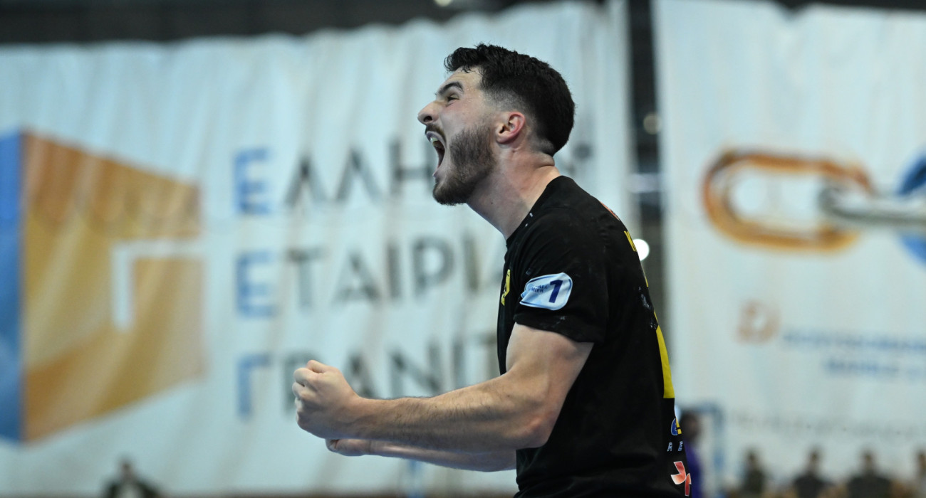 Ο Αλέξανδρος Κουκουλάς στους τελικούς της Handball Premier με τον Ολυμπιακό / Πηγή: Intime