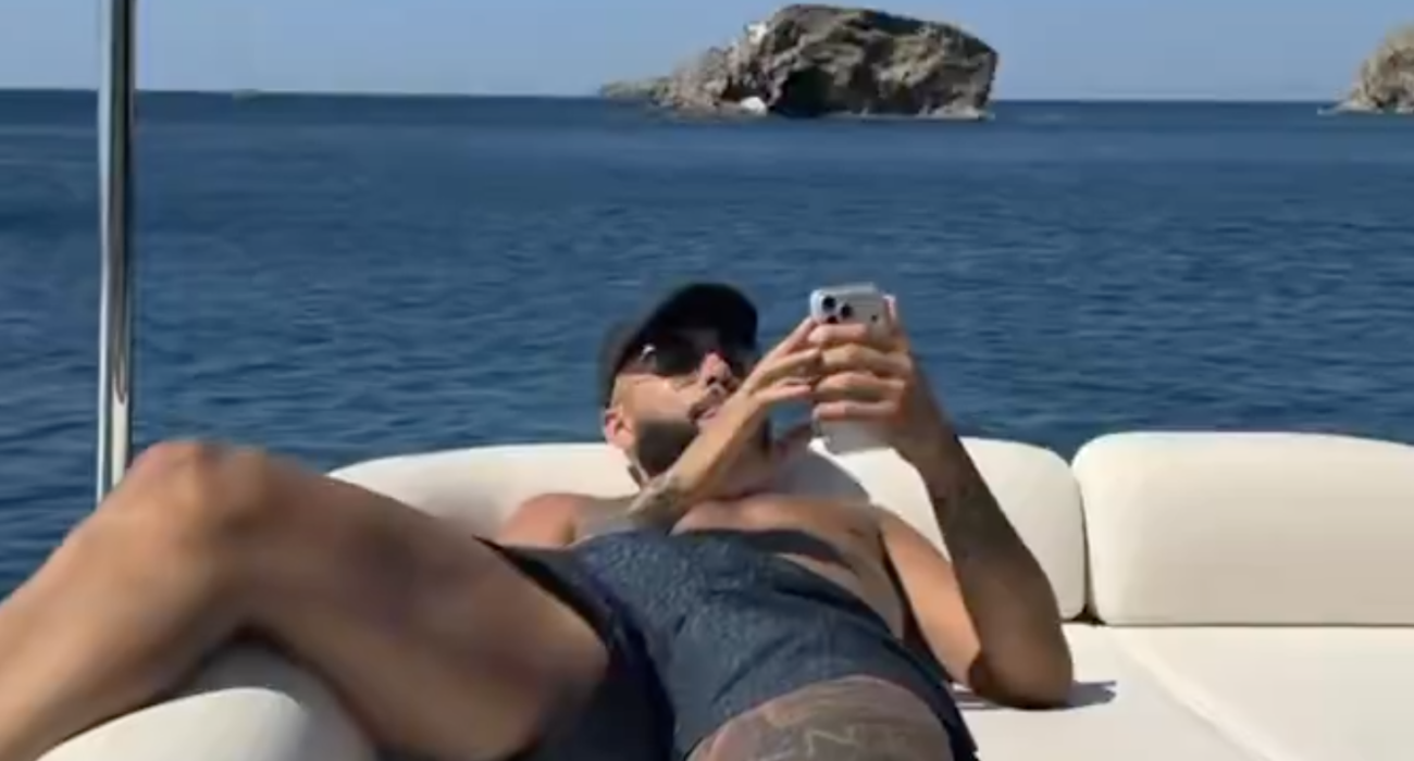 Ο Εβάν Φουρνιέ στη Μήλο / πηγή: screenshot
