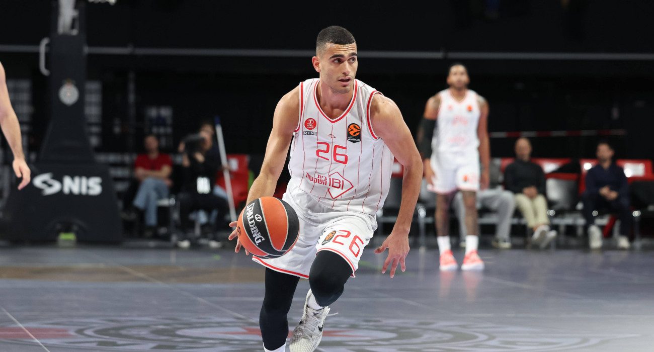O Γιαμ Μαντάρ σε αγώνα της EuroLeague με τη φανέλα της Χάποελ Τελ Αβίβ / IMAGO