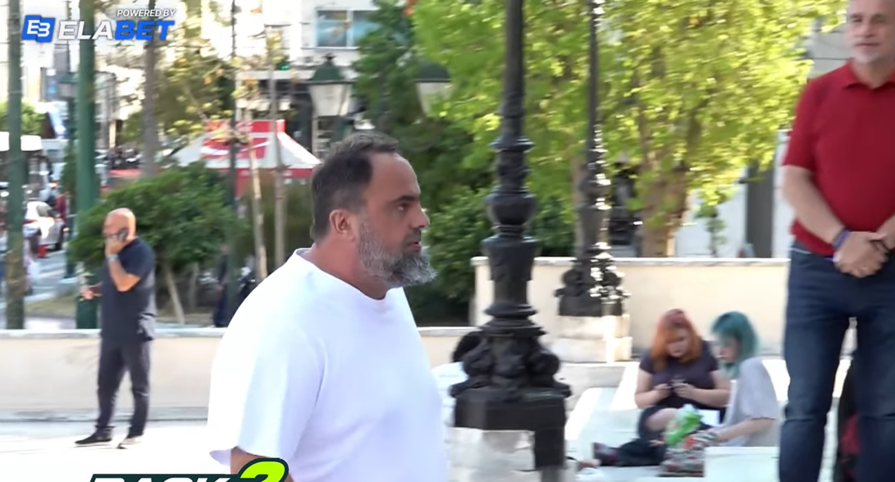 Εφτασε στο Δημοτικό Θέατρο Πειραιά ο Βαγγέλης Μαρινάκης