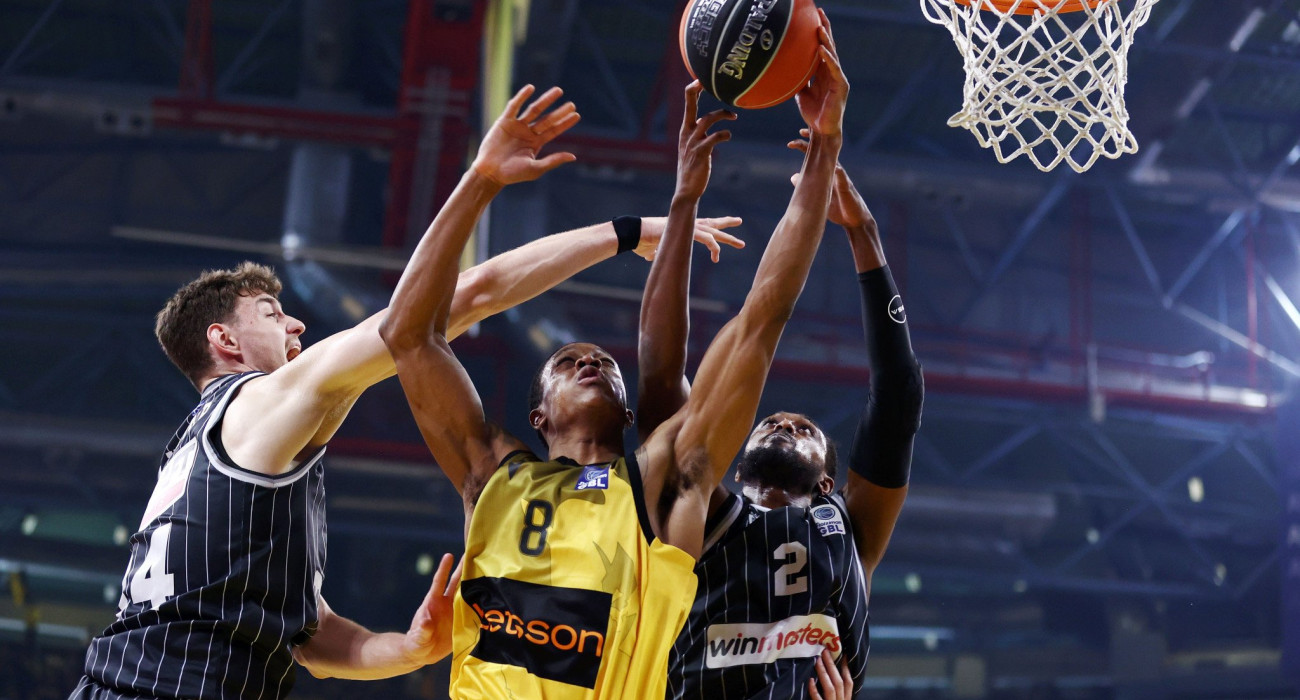 Με ευρωπαϊκή φόρα η ΑΕΚ κέρδισε το θρίλερ με ΠΑΟΚ στα Λιόσια και πέρασε στα ημιτελικά