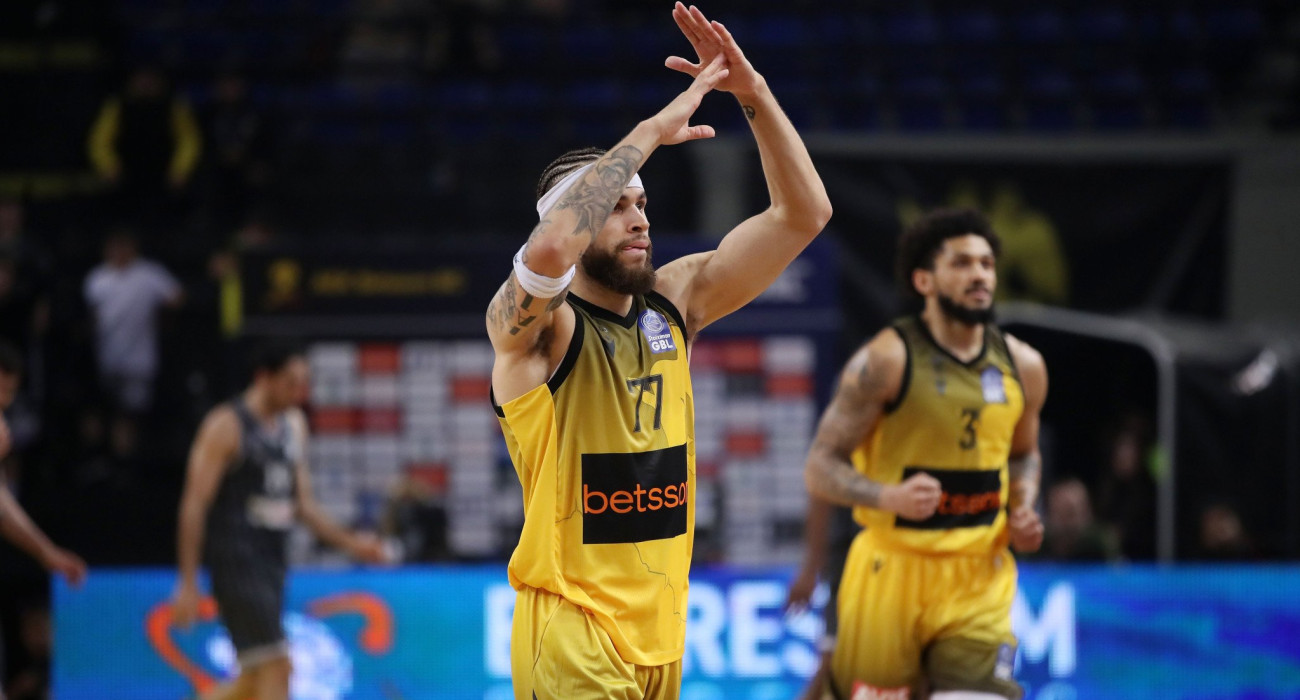 Σκληρή δουλειά με το βλέμμα σε Ολυμπιακό και... Final 4 στην ΑΕΚ Betsson