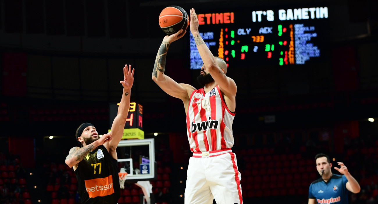 Χωρίς Φουρνιέ κόντρα στην ΑΕΚ ο Ολυμπιακός