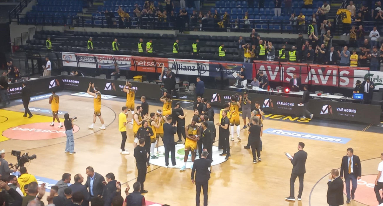 Όλη η Sunel Arena αποθέωσε την ΑΕΚ (video)