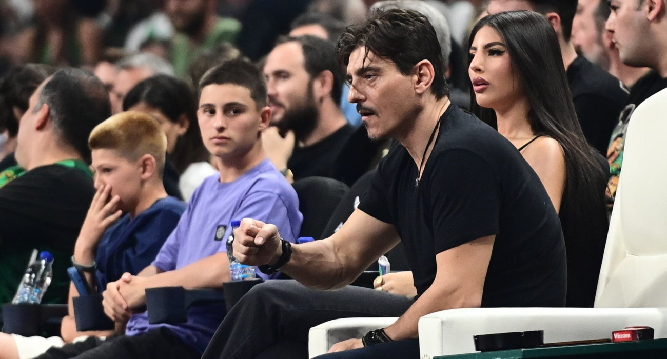 Στο ΟΑΚΑ ο Δημήτρης Γιαννακόπουλος: Βλέπει το Game 5 από λευκή πολυθρόνα