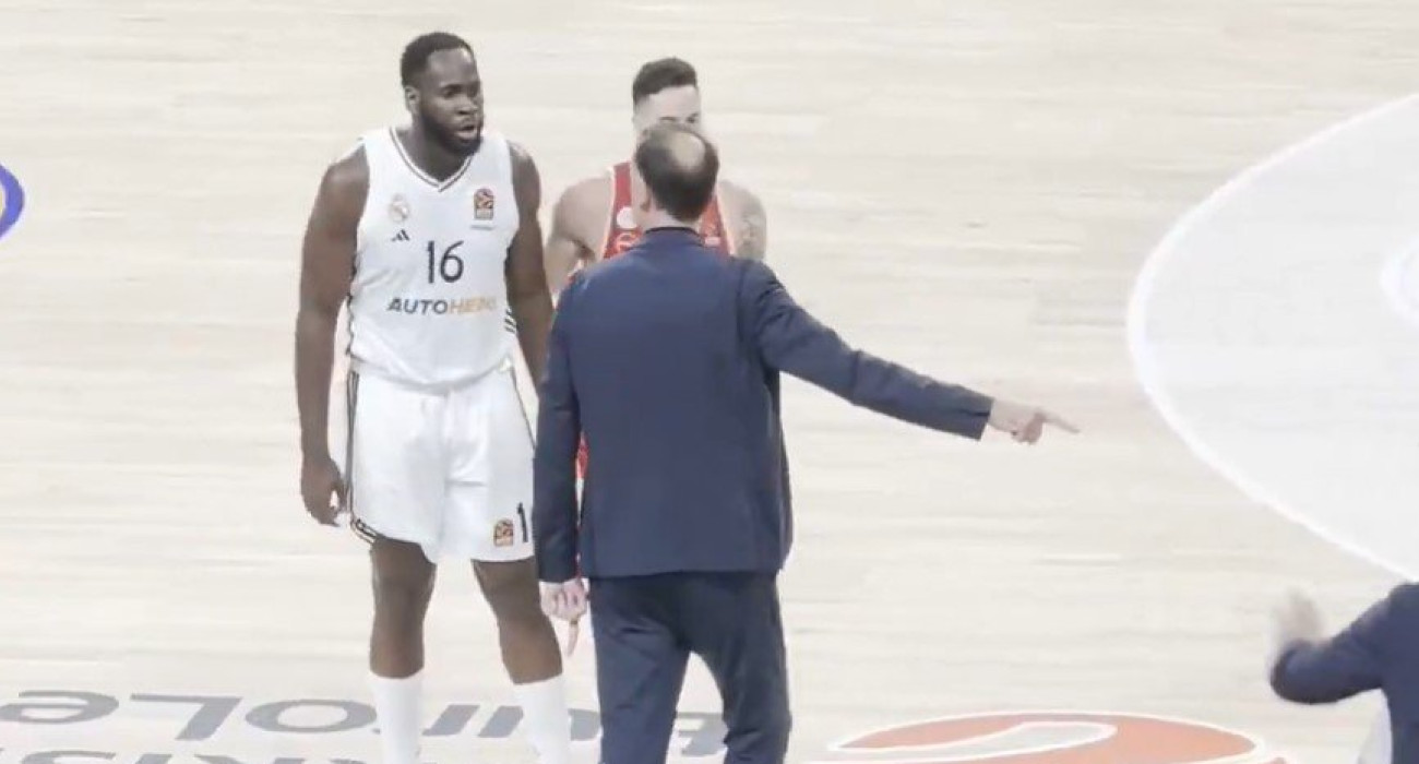 Τα νεύρα τεντωμένα: Αρπάχτηκαν Μπαρτζώκας-Γκαρούμπα (video)