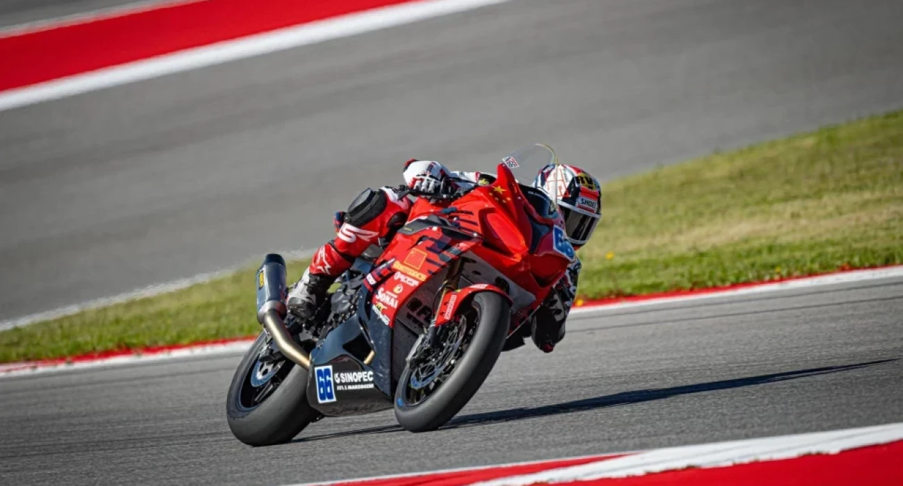 Η εργοστασιακή ομάδα της QJMotor στον δεύτερο αγώνα του WorldSSP στο Assen