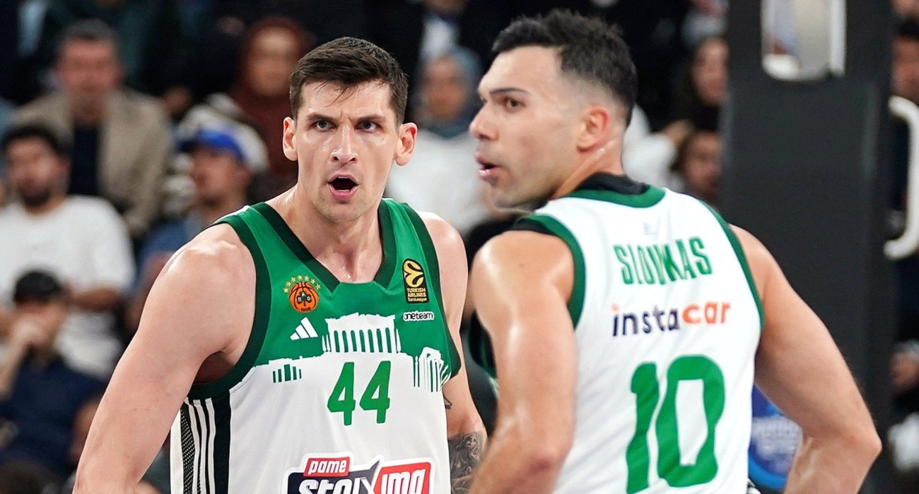 Με μάτι που γυάλιζε και τη βαριά φανέλα των τίτλων