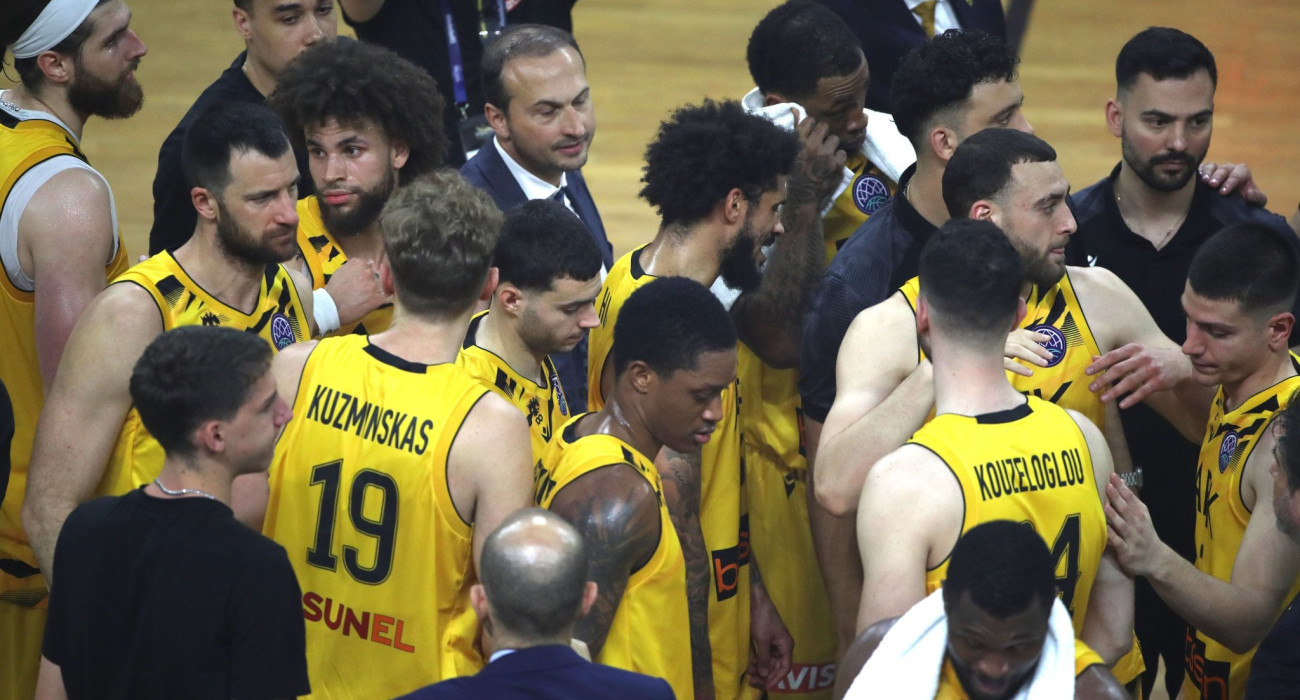 Αποδυτήρια... κηδεία και απόλυτη απογοήτευση στην ΑΕΚ