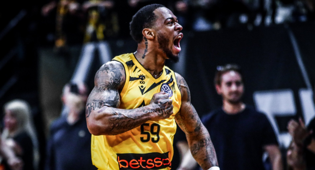 Ο Ρεϊζόν Τάκερ στο Athletiko: «Η ανατροπή που κάναμε δείχνει την καρδιά της ΑΕΚ»