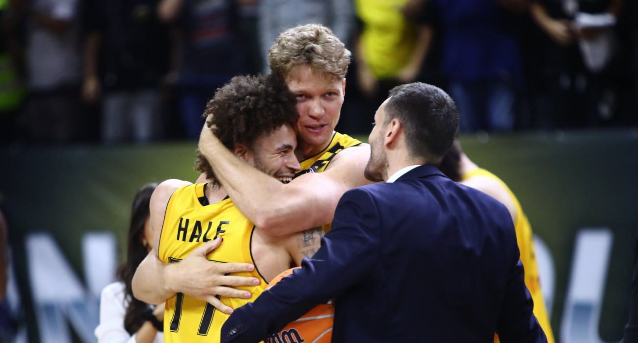 Με δική του επιθυμία μπήκε στην 12άδα της ΑΕΚ Betsson ο Κουζμίνσκας στον μικρό τελικό