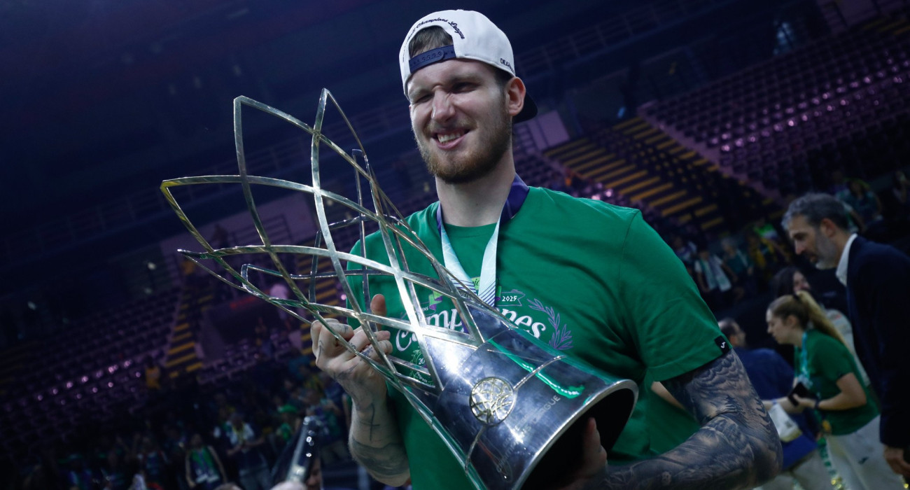 Μπαλτσερόφσκι και τίτλοι πάνε μαζί: Έξι κατακτήσεις μέσα σε έναν χρόνο για τον Πολωνό