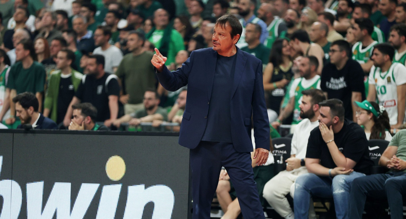 Ποιος είναι ο πρώην ποδοσφαιριστής της Μπαρτσελόνα που καθόταν δίπλα στον Αταμάν στο Game 5