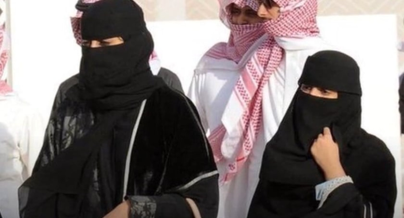 Χιτζάμπ και άλλοι κανόνες ενδυμασίας: Τι φορούν οι τουρίστριες στο Άμπου Ντάμπι