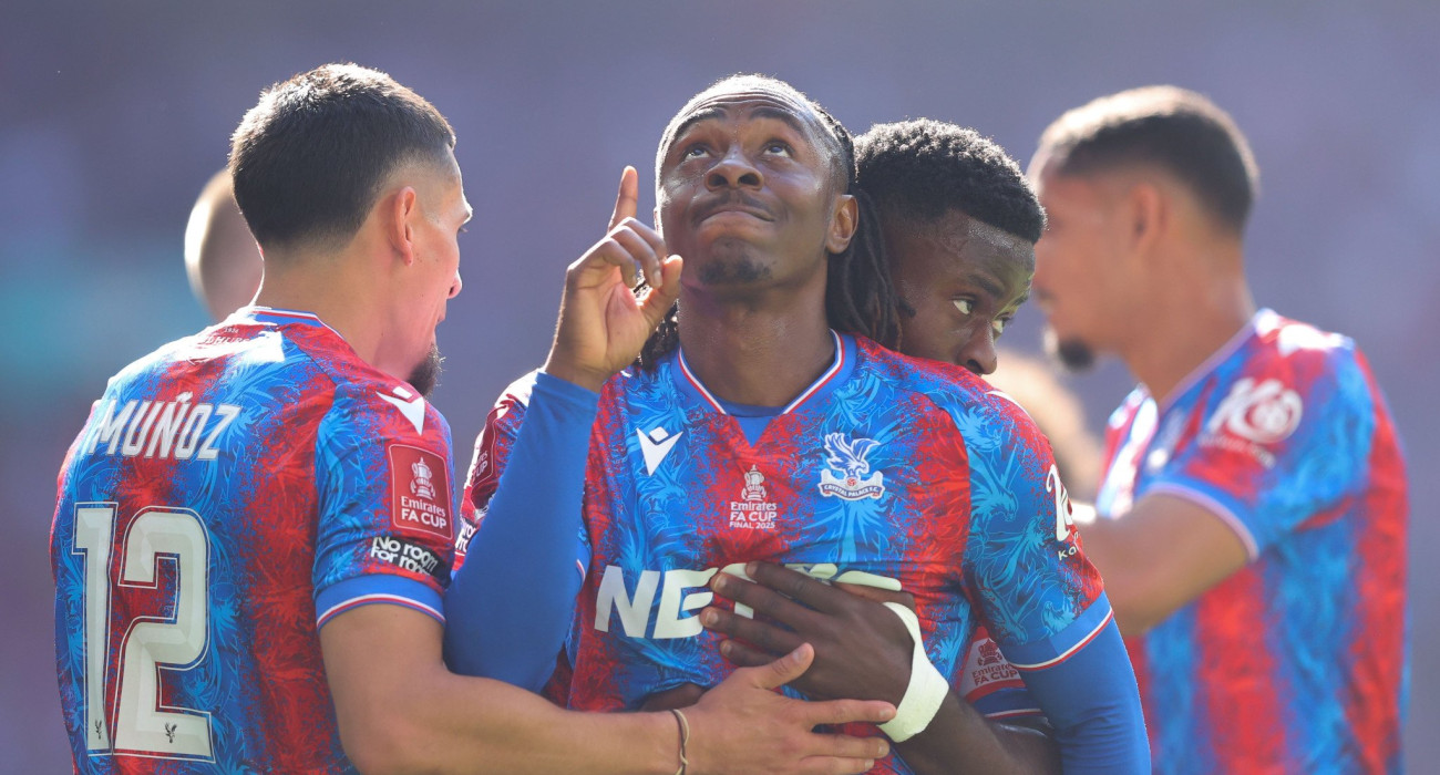 Ο Εζε πανηγυρίζει το γκολ της Κρίσταλ Πάλας / Πηγή: Getty Images