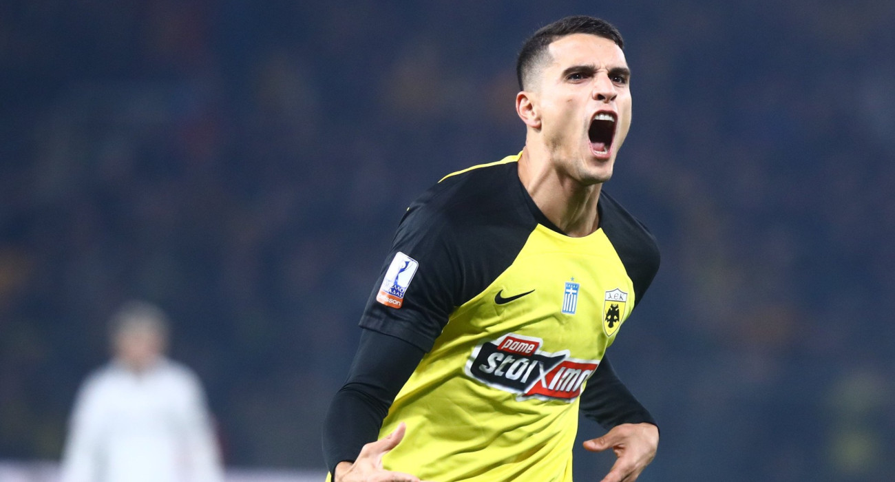 Ο Έρικ Λαμέλα με τη φανέλα της ΑΕΚ / Πηγή: Eurokinissi