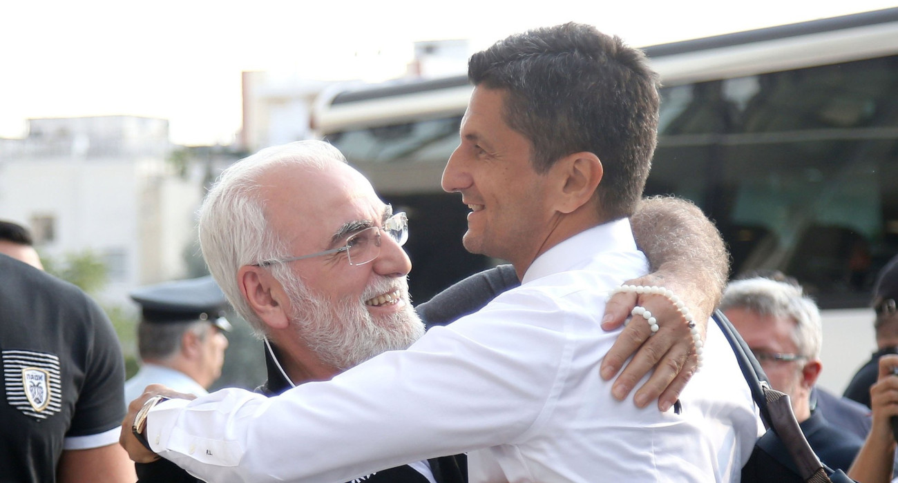 Ιβάν Σαββίδης και Ραζβάν Λουτσέσκου συμφώνησαν να τιμήσουν το συμβόλαιό τους / Πηγή: Intime