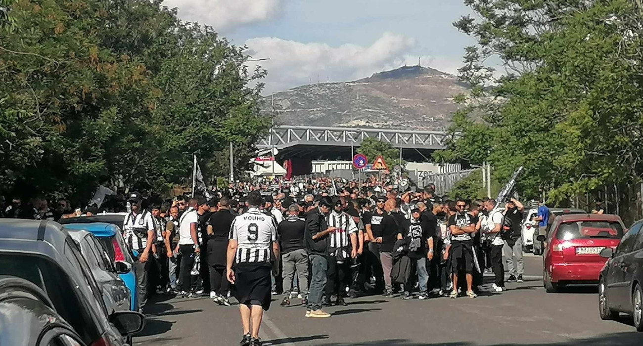 Το Athletiko σε Μαρούσι και Πειραιά: Εικόνες και βίντεο από τους χιλιάδες οπαδούς ΟΦΗ και Ολυμπιακού