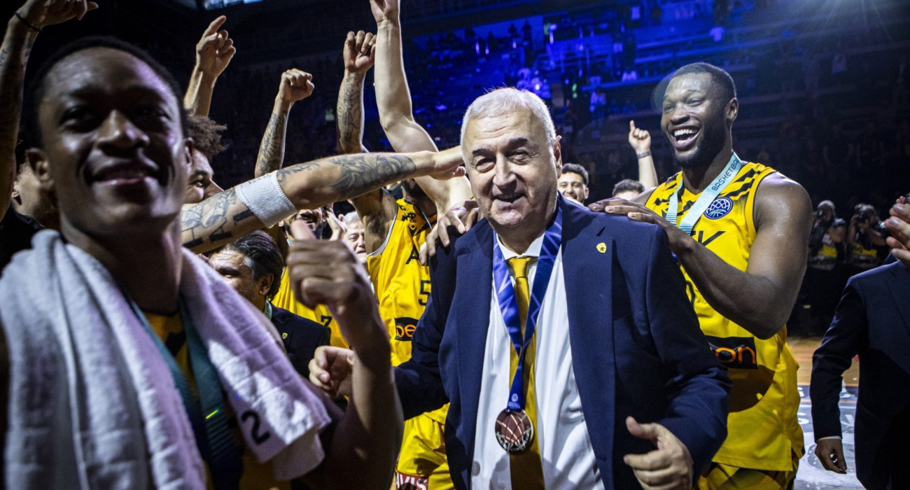 Ο Σάκοτα «υποκλίθηκε» στους παίκτες της ΑΕΚ Betsson μετά τη μεγάλη ανατροπή με Τενερίφη