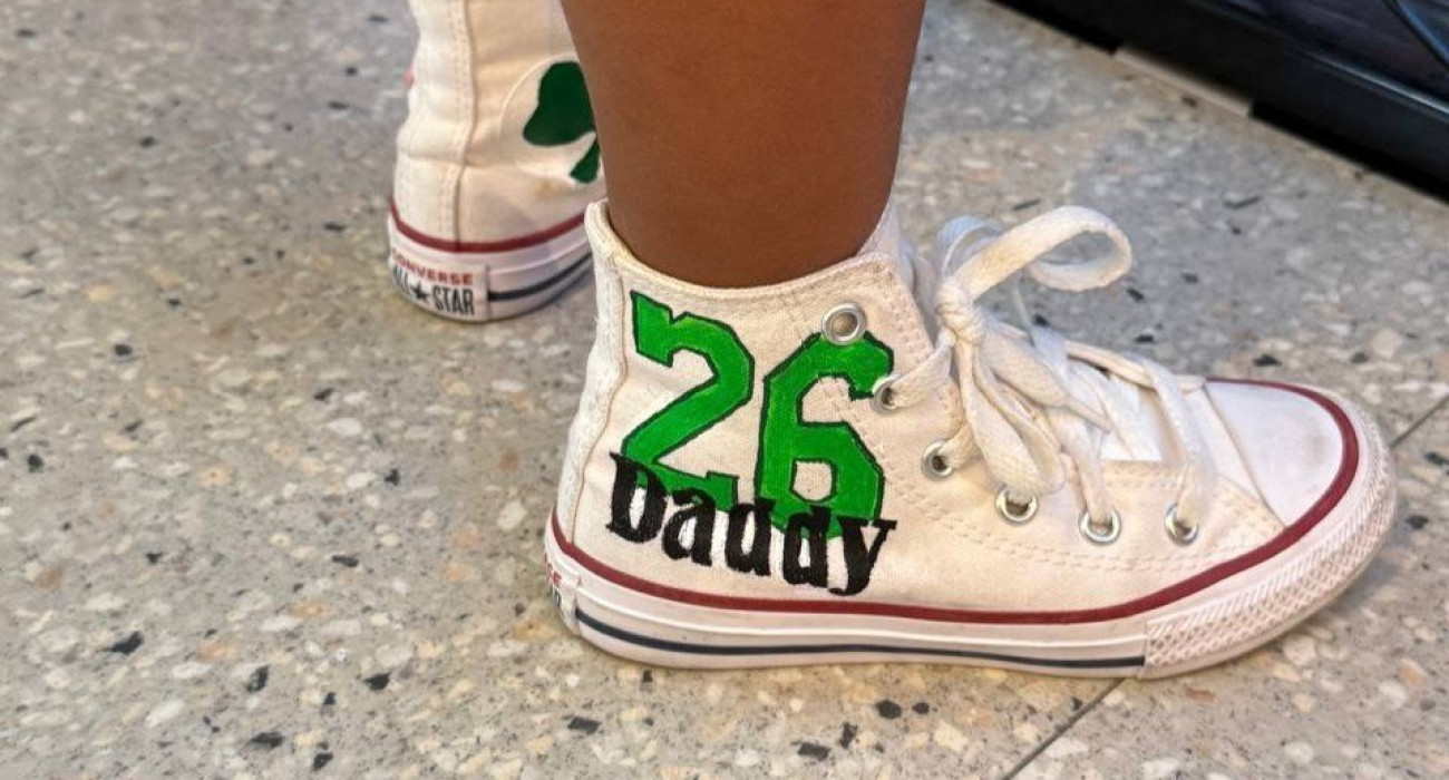 Τα παπούτσια του γιου του Λεσόρ με τον αριθμό του πατέρα του (video)
