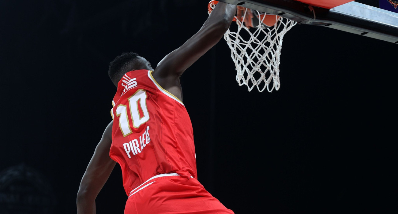 «Κάρφωσε» την άμυνα της Μονακό ο Φαλ (video)