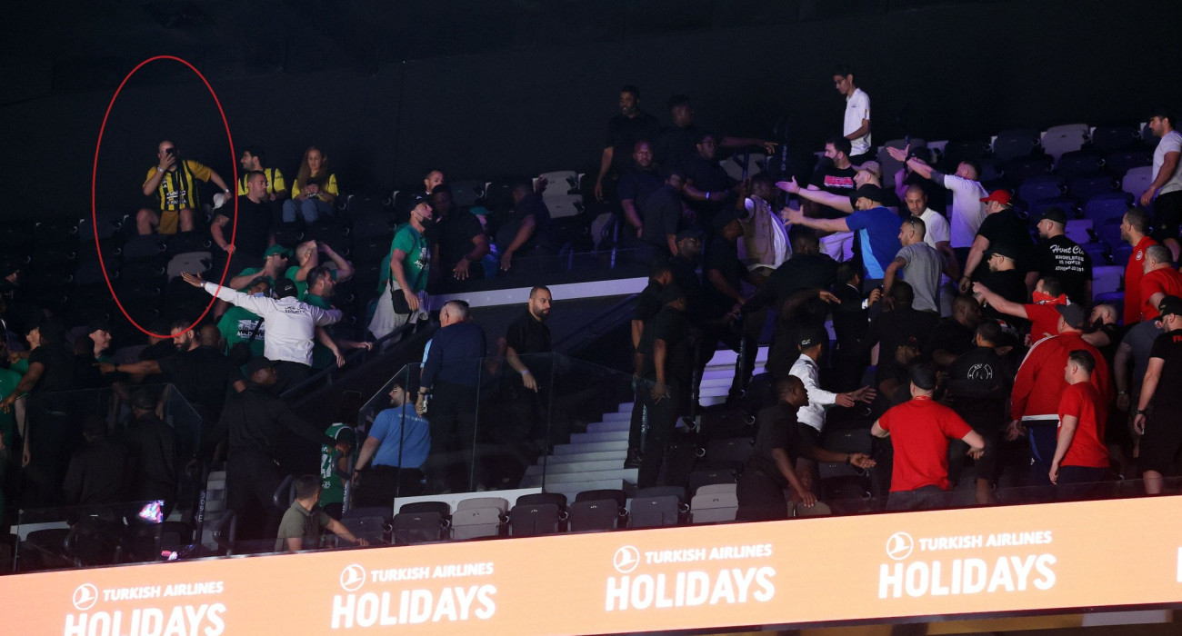 Αχάμπαρος οπαδός της Φενέρ, ήταν δίπλα στα επεισόδια και βιντεοσκοπούσε