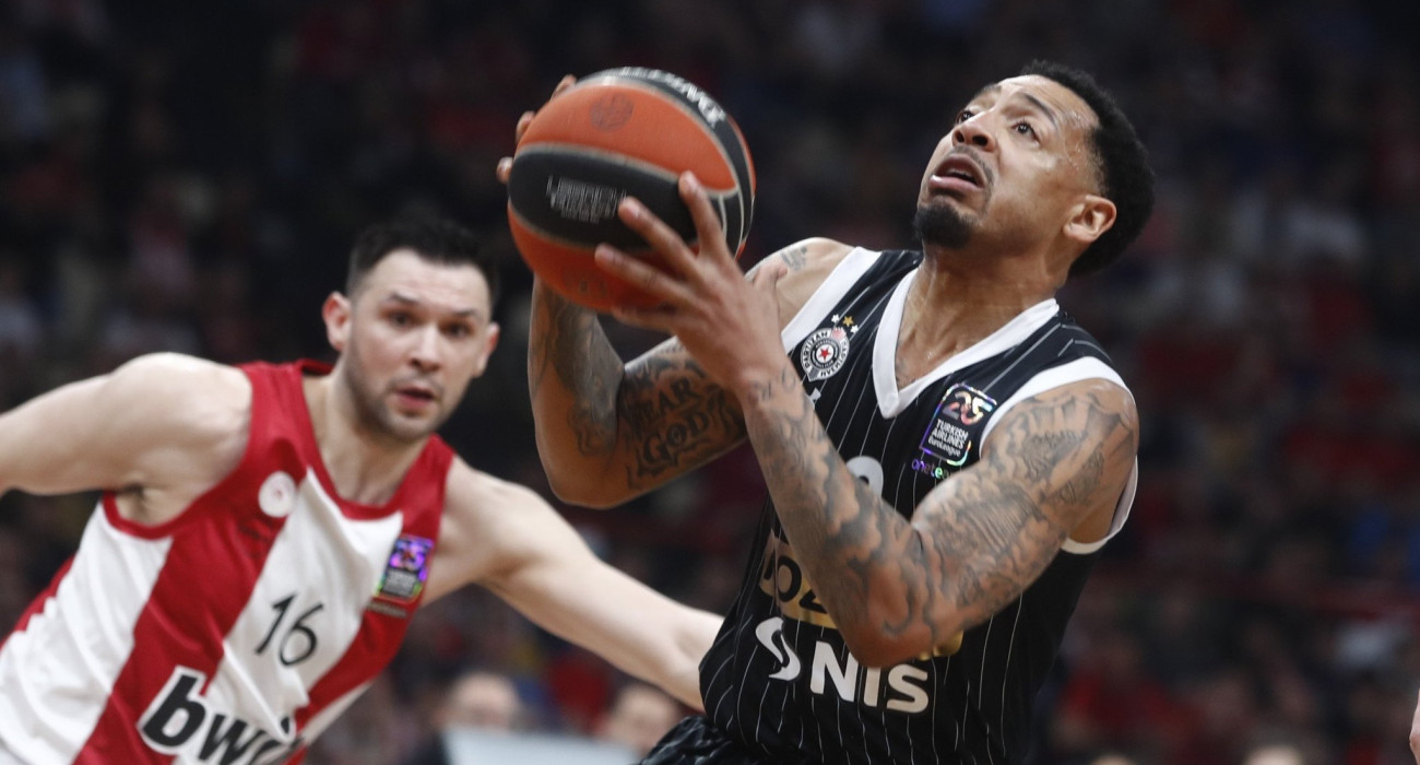 «Κατηγορούμενος για βαριά σωματική βλάβη ο Κάρλικ Τζόουνς»