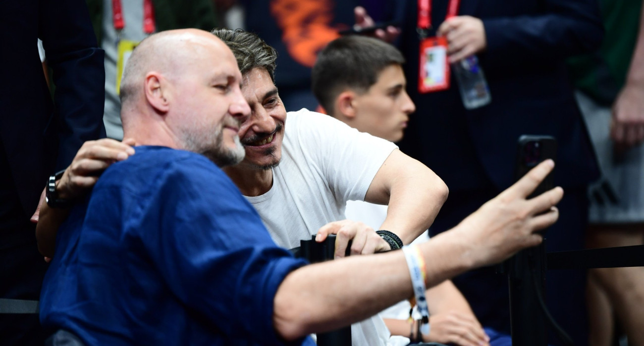 Η selfie του Ράτζα με τον Γιαννακόπουλο στην Etihad Arena