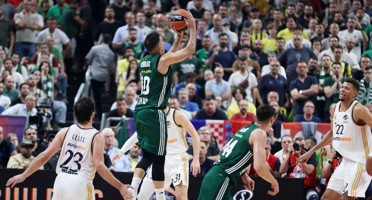 Ο Σλούκας αποκαλύπτει: «Ήξερα τι κάνει ο Καμπάτσο, αλλά ένιωσα το τρόπαιο δικό μας»