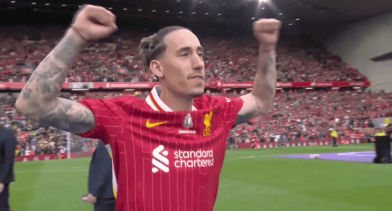 Ο Κώστας Τσιμίκας σε αγώνα της Λίβερπουλ / Printscreen