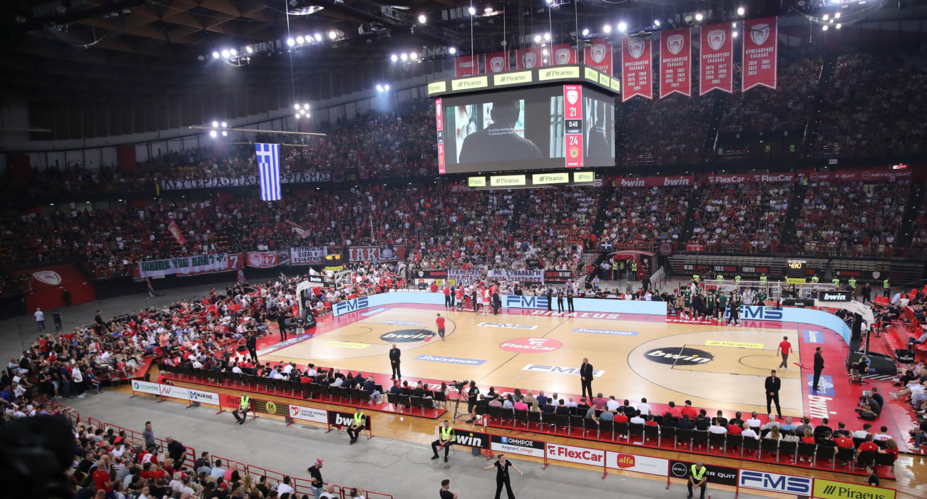 Φίλαθλοι του Ολυμπιακού στο ΣΕΦ - Η συγνώμη και η συσπείρωση για την Κυριακή